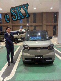 新型　e SKY が豊中営業所にやってきました